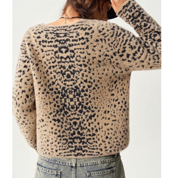 Classic Fuzzy Leopard Print Button Down Loose Fit Cardigan - Picture 5 of 10